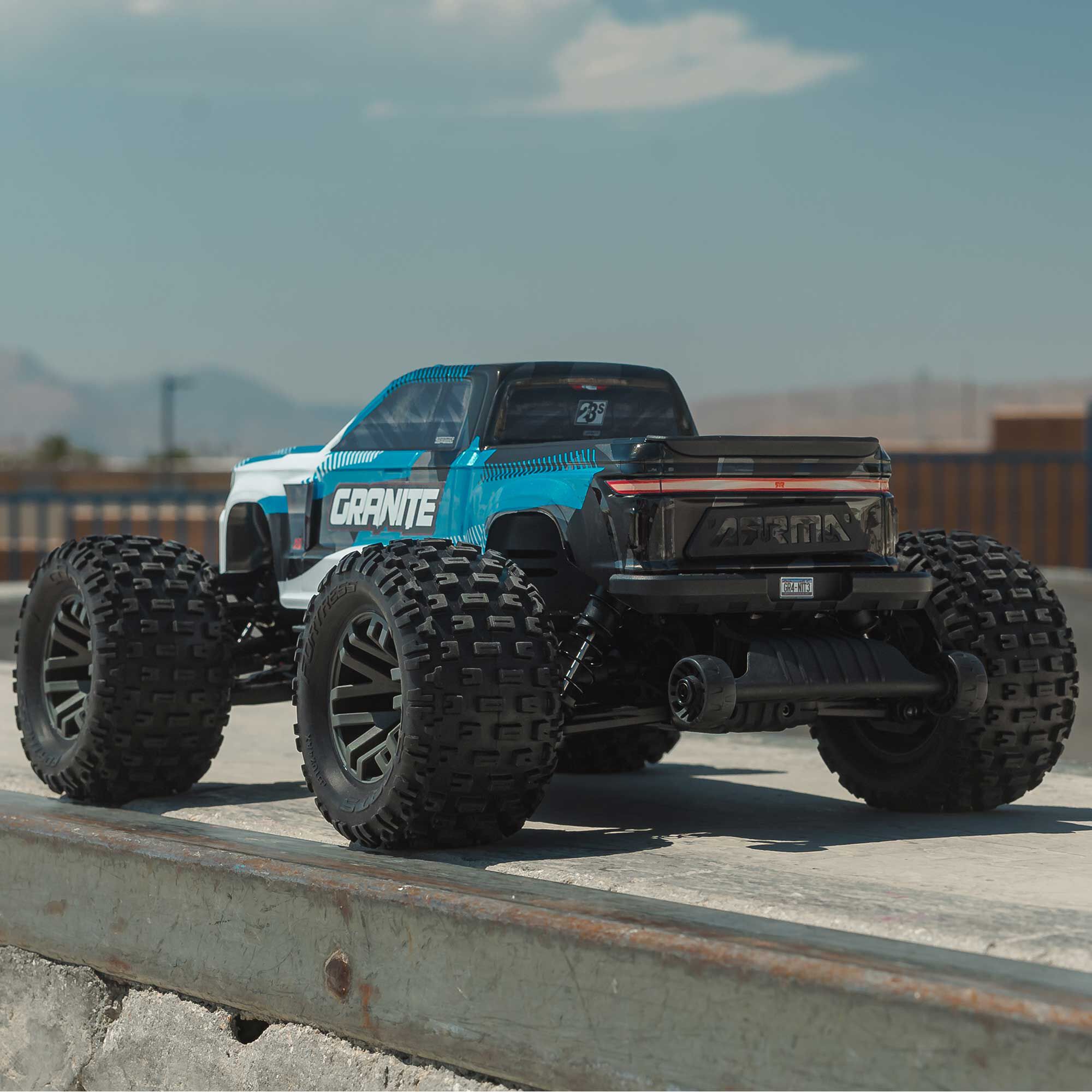 1/10 GRANITE 223S DSC 4X4 RTR Brushless Monster Truck, Blue | ARRMA