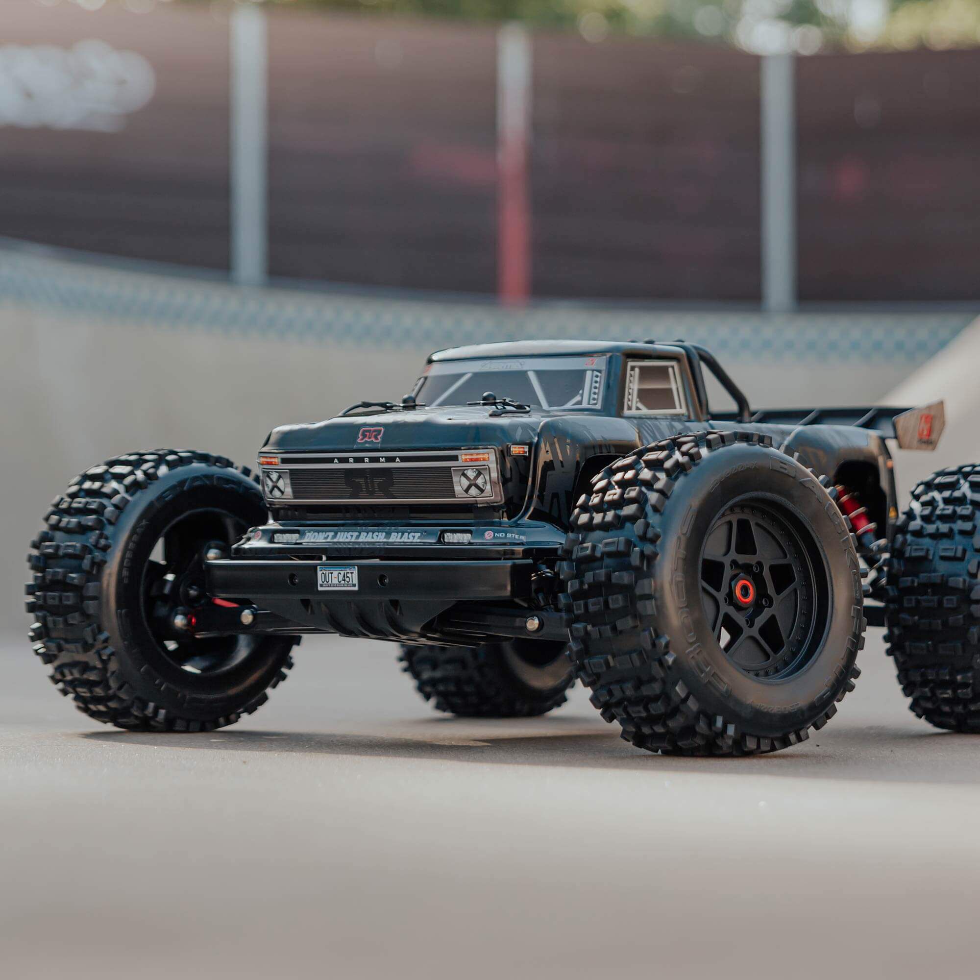 1 8 OUTCAST 6S BLX 4WD EXtreme Bash Stunt Truck RTR Black ARRMA