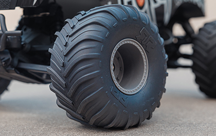 PNEUS ET ROUES DE MONSTER TRUCK