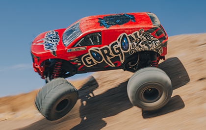 Un LOOK IMPRESSIONNANT DE MONSTER TRUCK